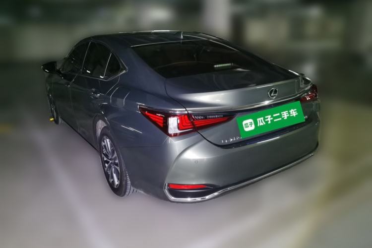 Used Lexus ES 2024 200 Premium Edition Rear Left 45 Deg