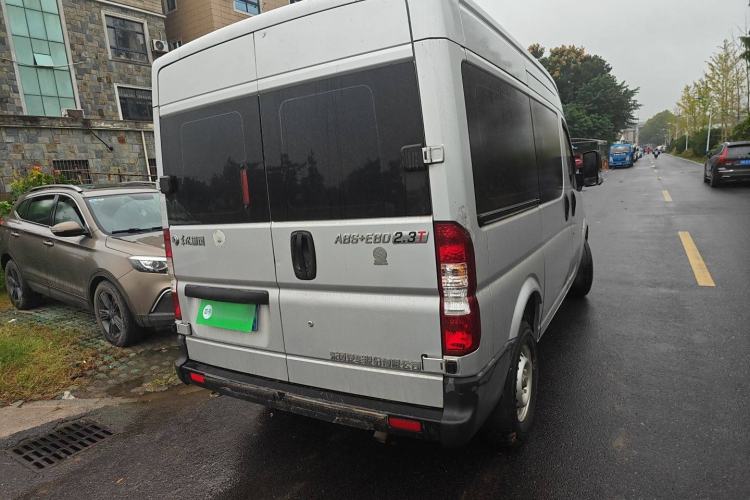 Used Dongfeng Yufeng Yufeng 2020 2.3T Economy Standard Edition Logistics Vehicle Short Wheelbase Mid-Roof Design 5-9 Seats WP2.3
