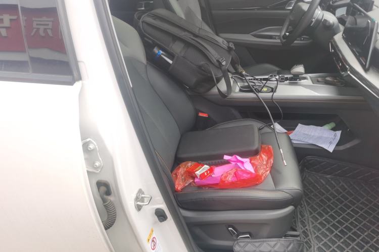 Used CHANGAN OSHAN Z6 2023 Blue Whale 1.5T DCT Smart-Led City Edition Right Front Seat