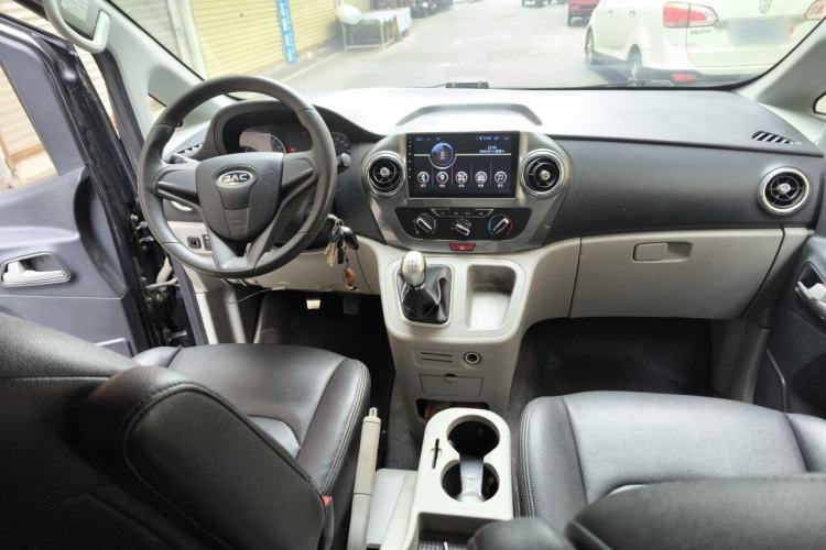 Used JAC Refine M3 2019 IKEA Edition 1.8L Luxury Model Center Console