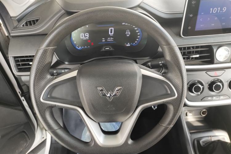 Used Wuling Hongguang S3 2018 1.5L Manual Comfort Model China V Standard Steering Wheel