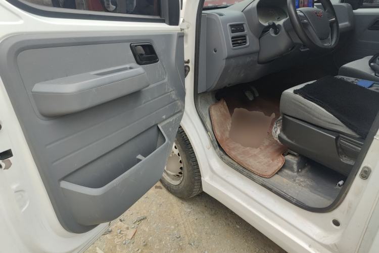 Used Wuling Yangguang 2025 Model 310KM Bus Edition—Customized by CATL