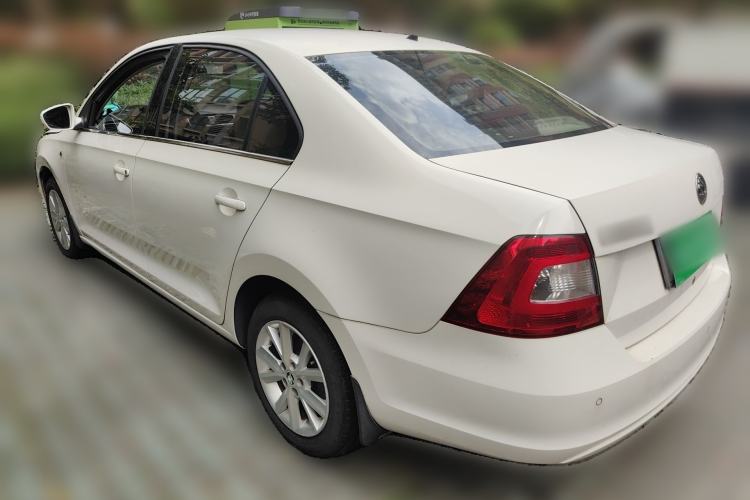 Used Skoda Rapid 2015 1.6L Manual Smart Selection Model
