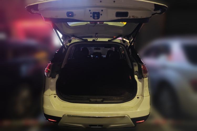 Used Nissan X-Trail 2016 2.5L CVT Sport Edition 4WD Trunk