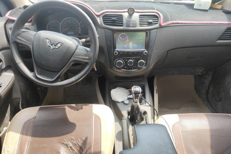 Used Wuling Hongguang 2015 1.5L S Base Model China IV Center Console