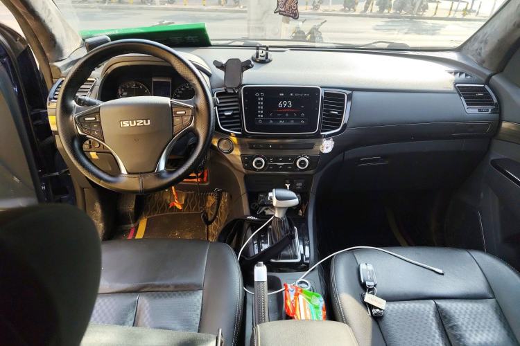 Used Isuzu D-MAX 2019 3.0T Four-Wheel Drive Automatic Ultra-Luxury Version 4JJ1-TC HI
