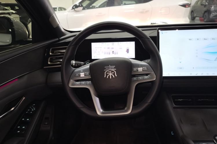 Used BYD Qin L 2025 DM-i Smart Drive 120KM Excellence Model
