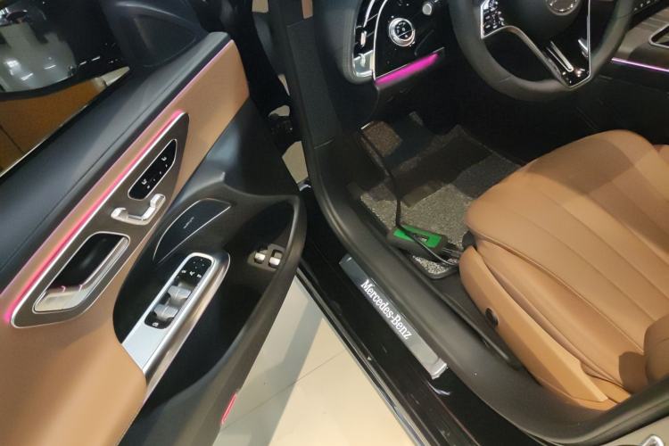 Used Mercedes-Benz E-Class New Energy 2024 E 350 e L Plug-in Hybrid Sedan
