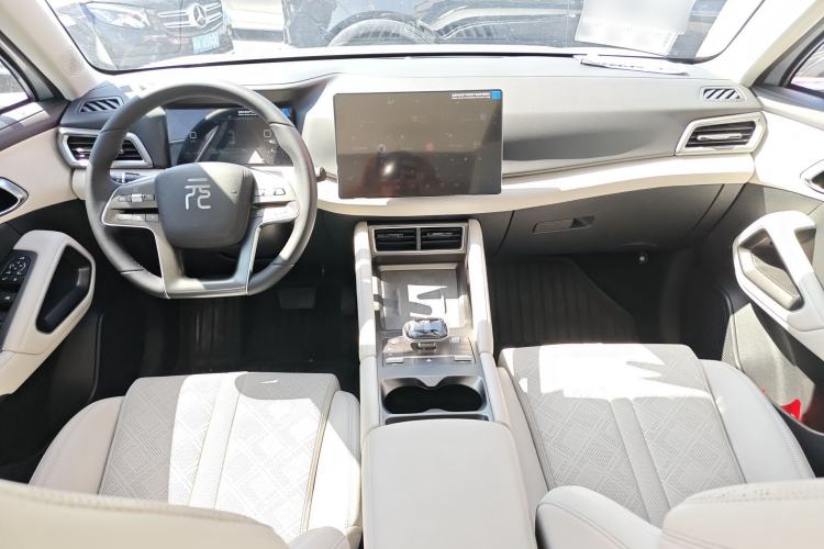 Used BYD Yuan UP 2024 401KM Leading Edition Center Console