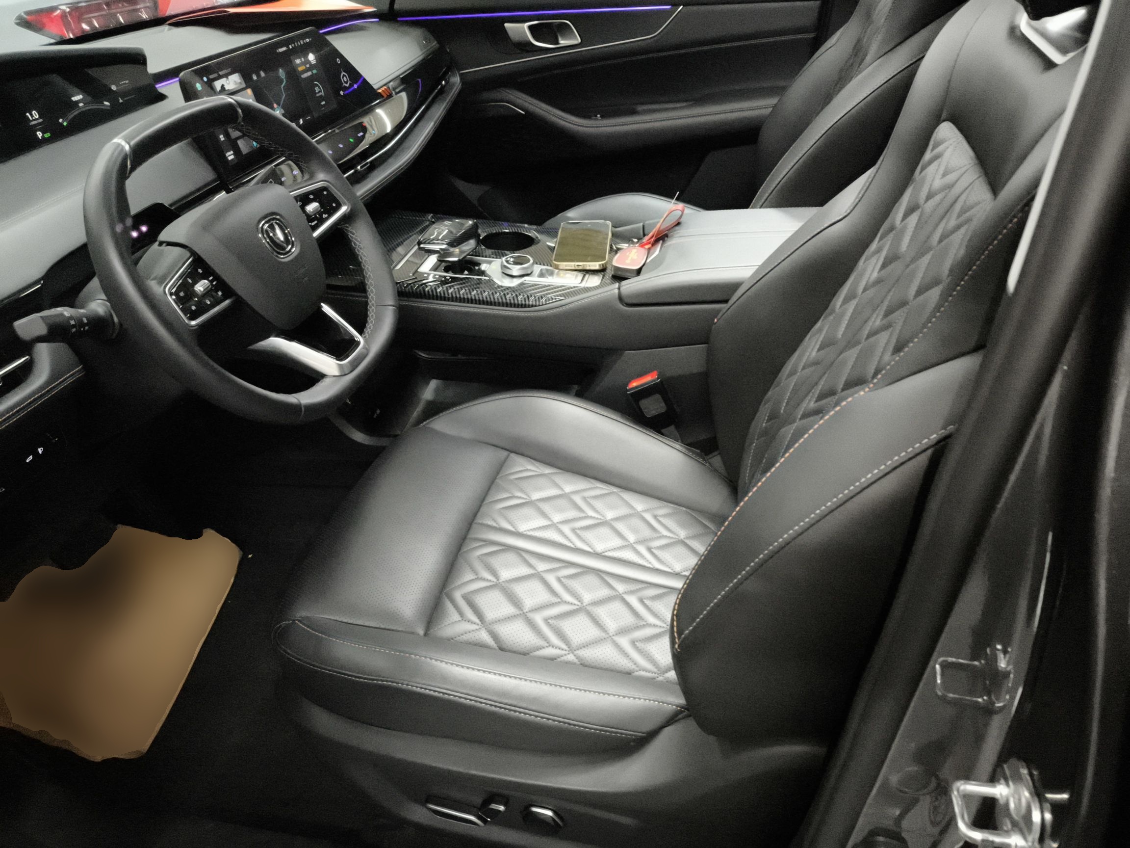 المقاعد الأمامية داخل السيارة