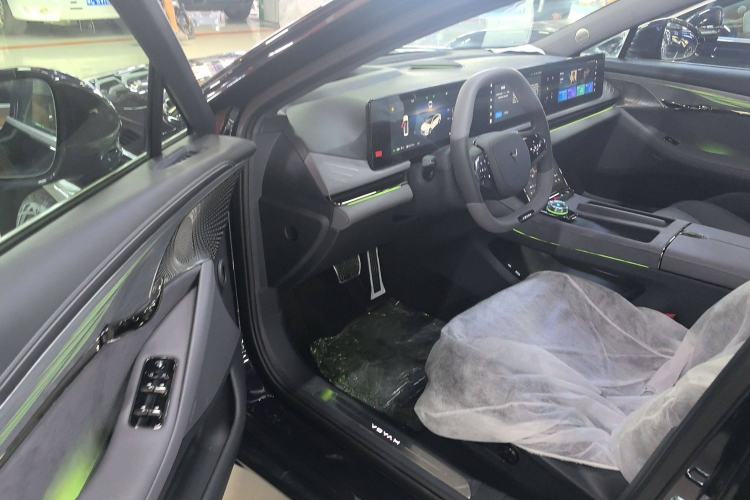 Used VOYAH PASSION 2024 PHEV Four-Wheel Drive Ultra-Long Range Executive Edition
