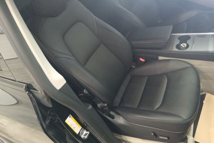 Used Tesla Model Y 2023 Rear-Wheel-Drive Version Right Front Seat