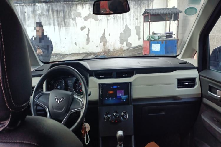 Used Wuling Hongguang PLUS 2019 1.5T Manual Comfort Version 7 Seats Center Console