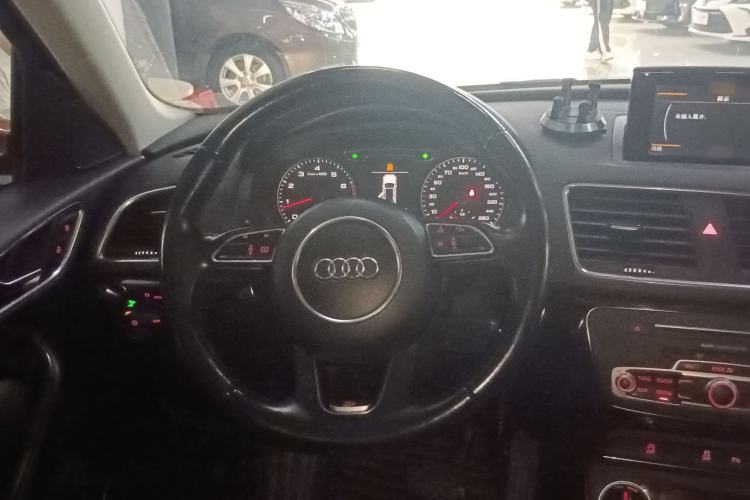 Used Audi Q3 2016 35 TFSI Fashion Model Steering Wheel