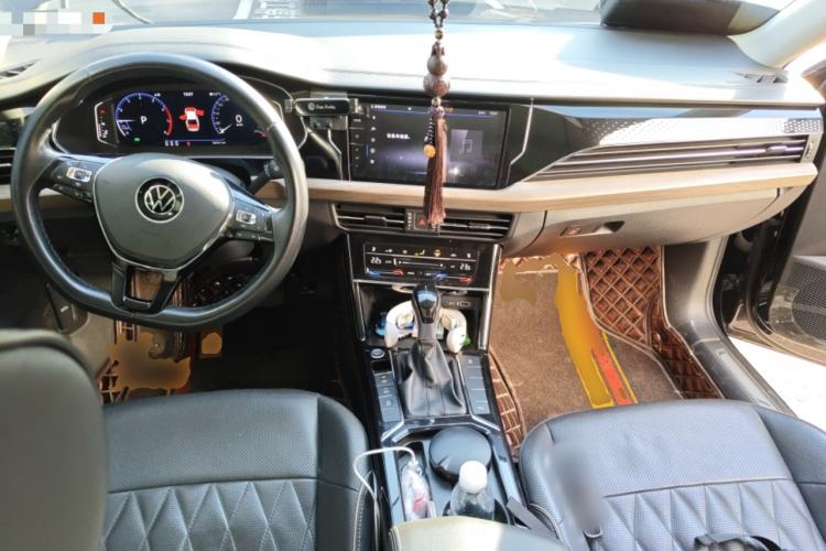 Used Volkswagen Passat 2020 Revised Version 330TSI Luxury Edition China VI Standard Center Console