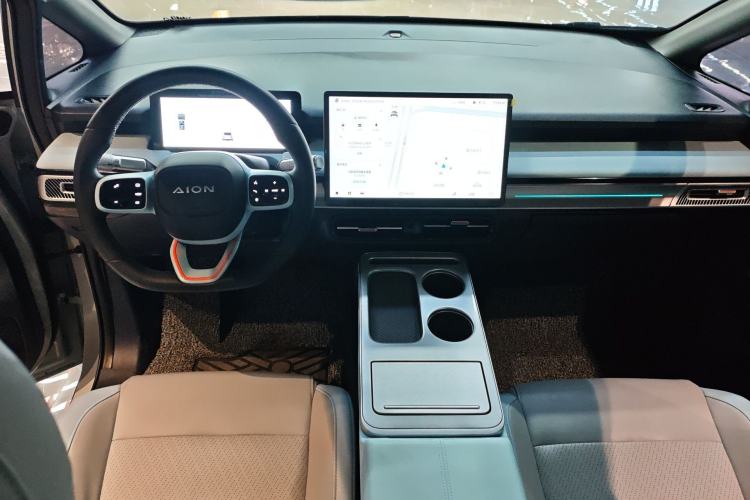 Used AION Y 2022 Plus 70 Smart Edition Center Console