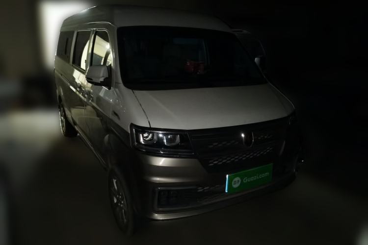 Used Jinbei New Hiace S 2023 1.5L Wealth Edition Passenger Van 5/6/7-Seater Non-Air-Conditioned Version SWC15M