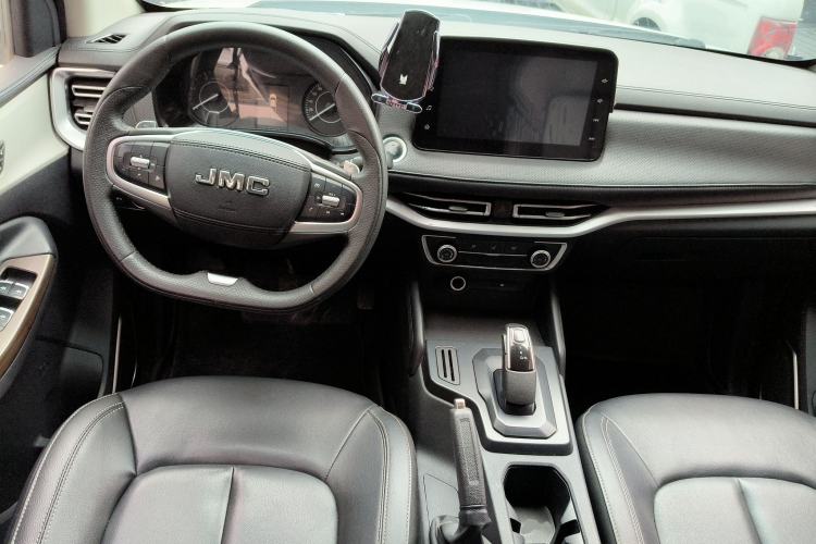 Used JMC Yuhu 7 2022 2.0T Automatic Diesel 4x4 Comfort Edition Standard Wheelbase Center Console