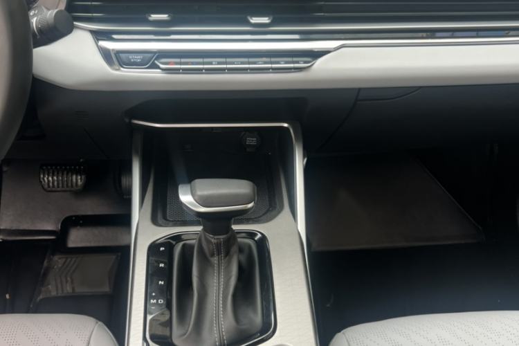 Used Geely Auto Emgrand 2022 4th Generation 1.5L CVT Flagship Model Audio And AC Panel