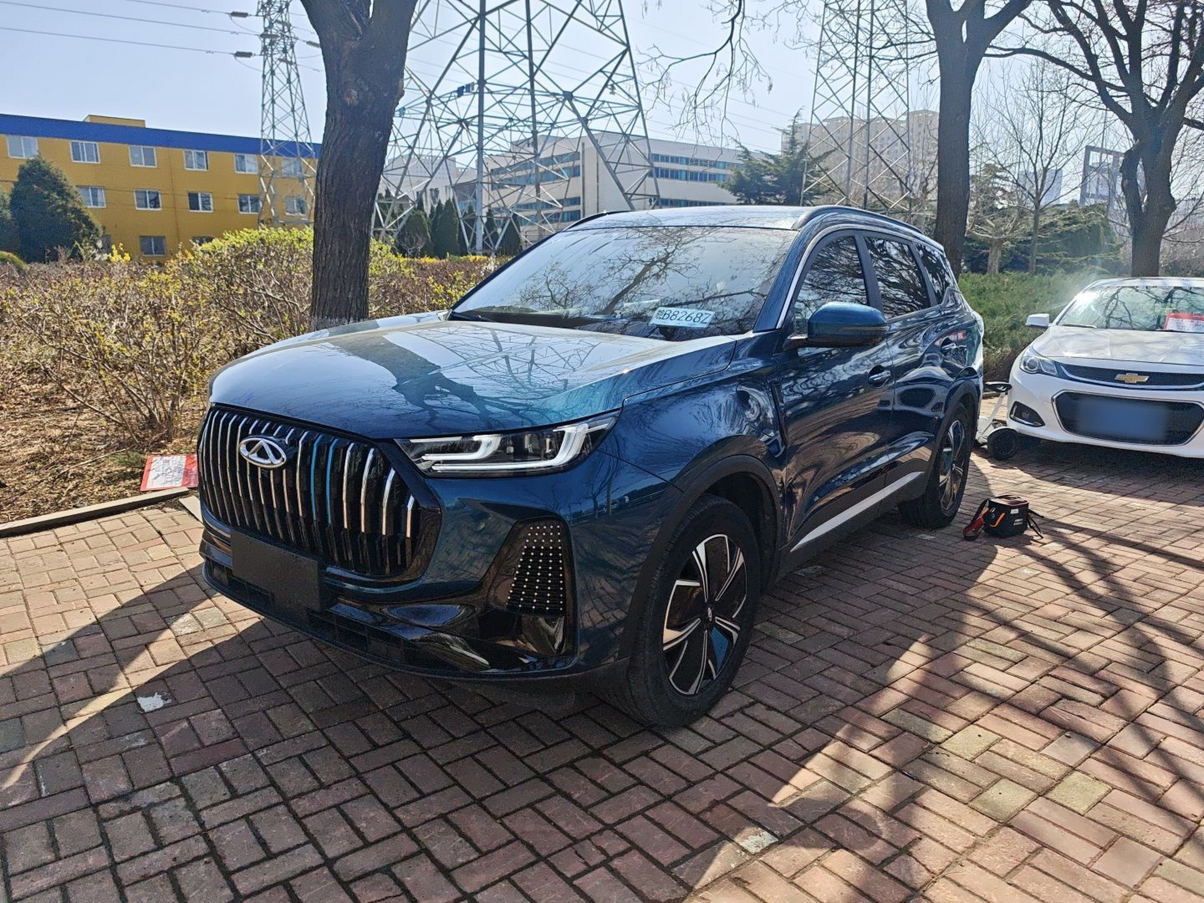 تحت مقدمة السيارة