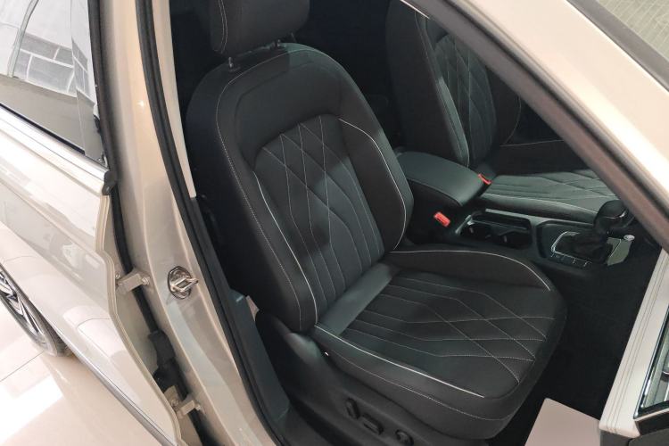 Used Volkswagen Tiguan L 2023 330TSI Automatic Two-Wheel Drive Smart Edition
