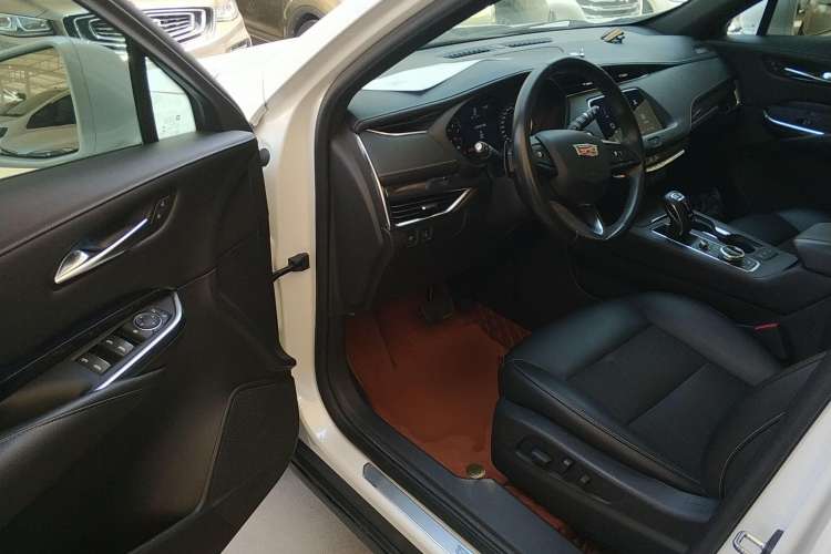 Used Cadillac XT4 2018 28T Two-Wheel Drive Tech Version