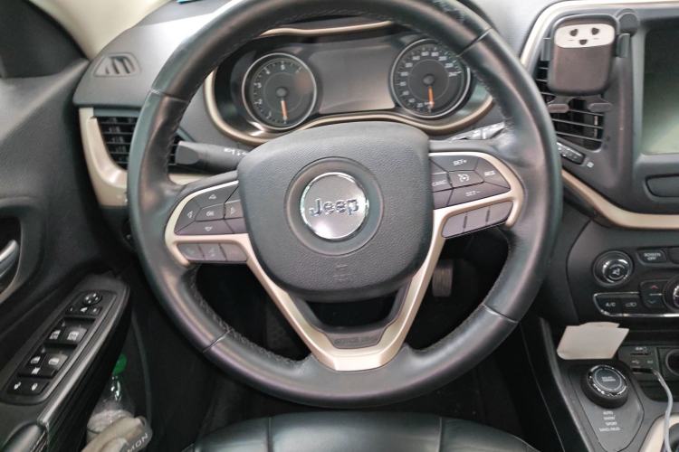 Used Jeep Cherokee 2016 2.4L Professional Smart Version