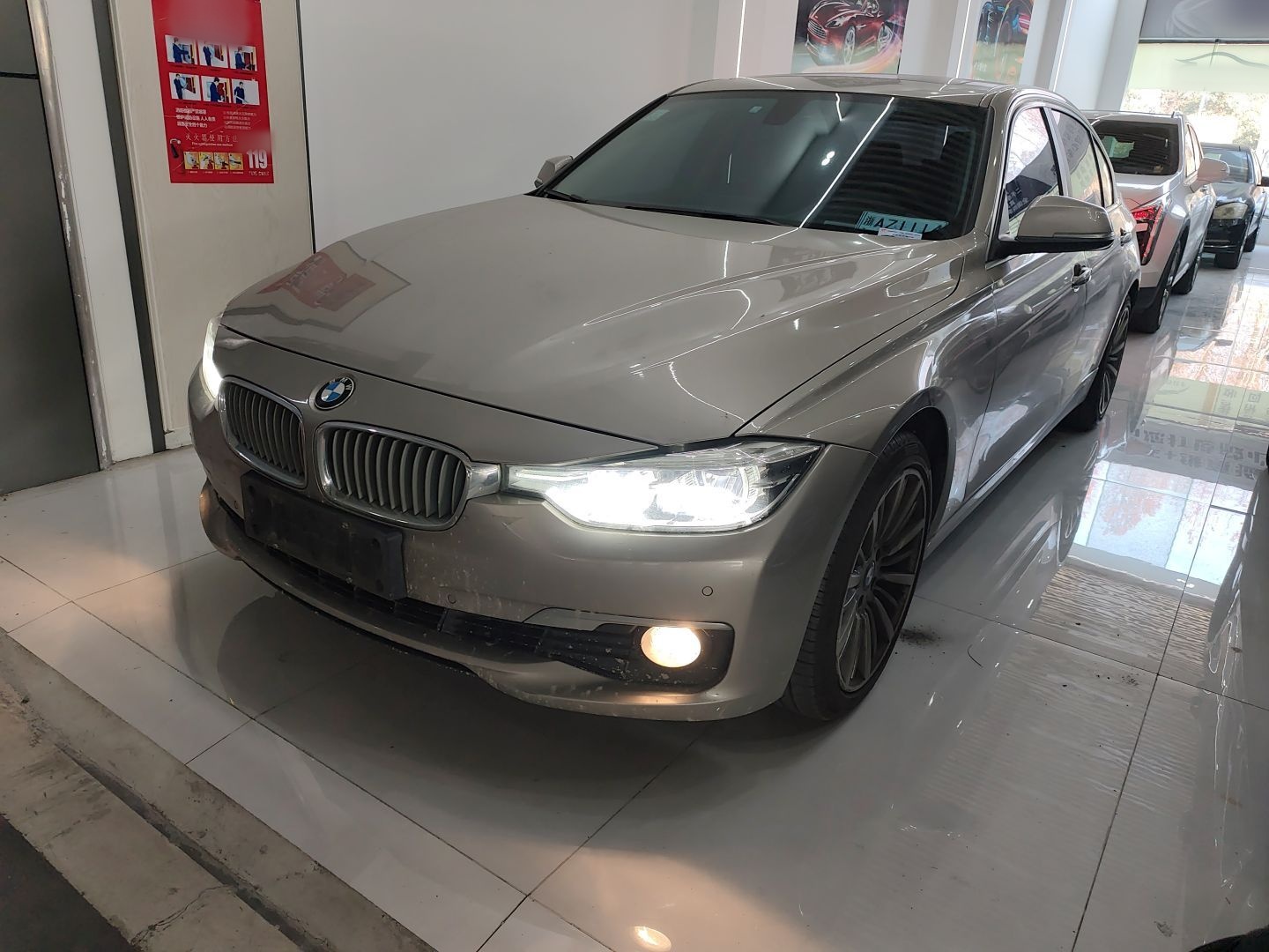 Под передней частью автомобиля