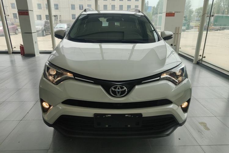 Used Toyota RAV4 2019 2.0L CVT Two-Wheel Drive Luxury Version China VI Standard
