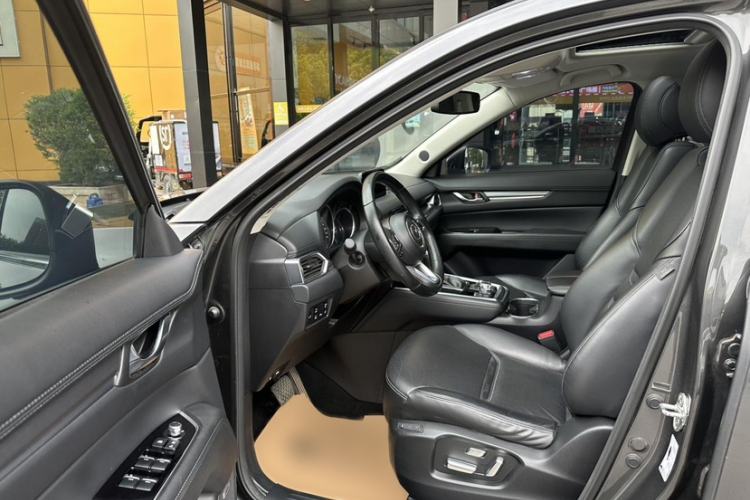 Used Mazda CX-8 2019 2.5L Four-Wheel Drive Deluxe Edition Interior 4