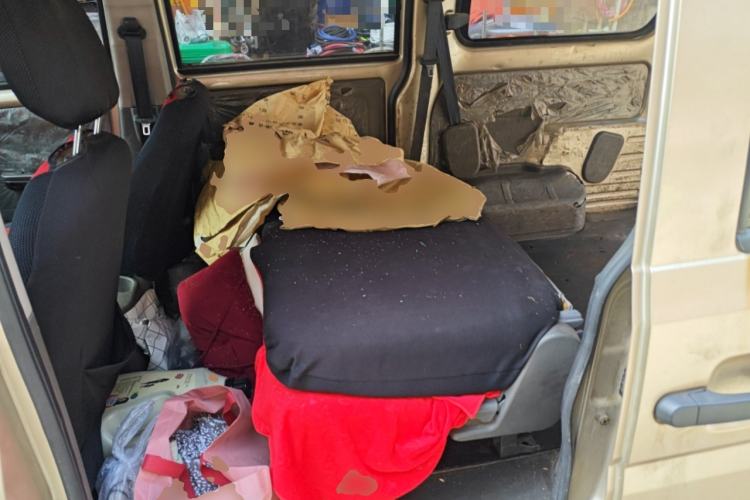 Used Wuling Rongguang V 2016 1.5L Practical Version Left Rear Seat