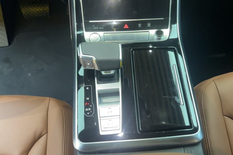 Used Audi Q7 2020 55 TFSI quattro S line sports model Gear Lever