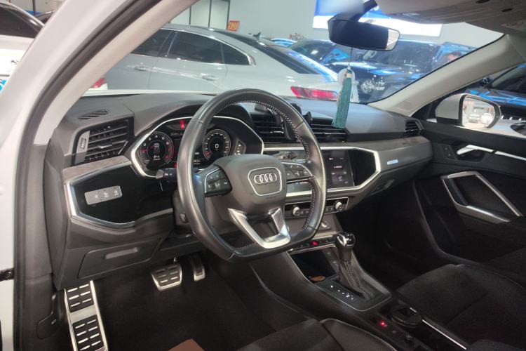 Used Audi Q3 2022 40 TFSI Fashion Dynamic Model
