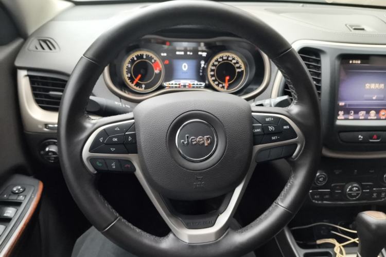 Used Jeep Cherokee 2016 2.0L Superior Edition
