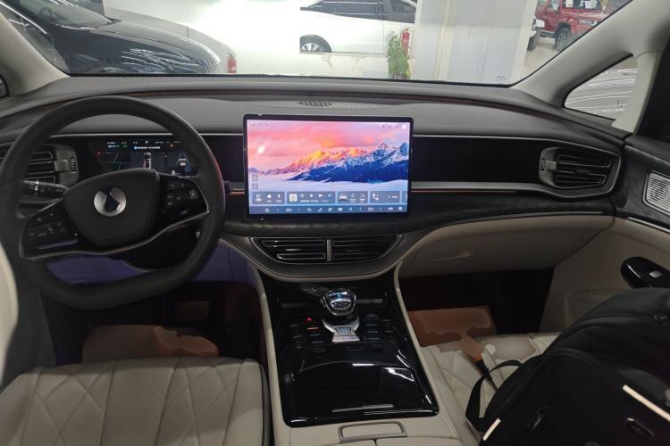 Used Denza D9 2024 DM-i 980 Four-Wheel Drive Prestige Model Center Console