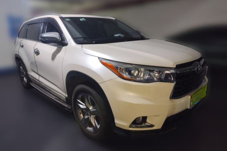 Used Toyota Highlander 2015 2.0T Two-Wheel Drive Luxury Edition 7 Seats Front Right 45 Deg