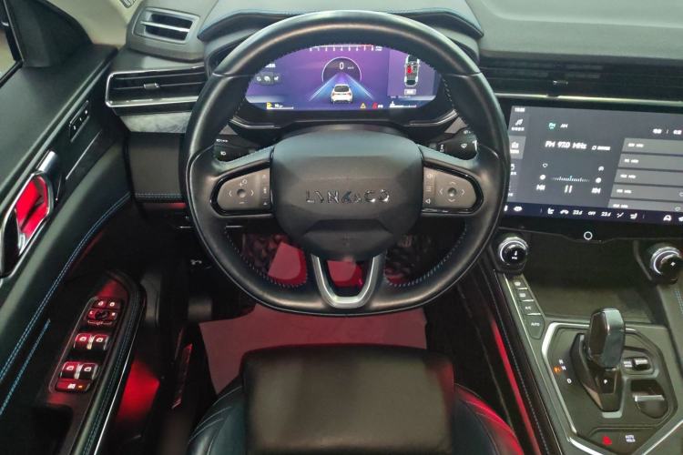 Used Lynk & Co 05 2020 2.0TD Two-Wheel Drive Shine Halo Steering Wheel