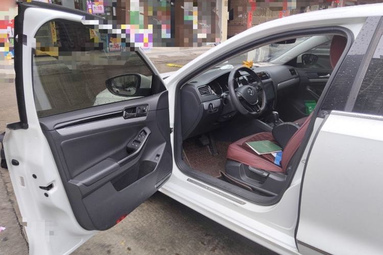 Used Volkswagen Sagitar 2017 180TSI Automatic Luxury Edition
