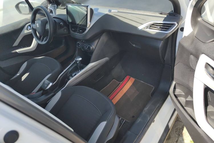 Used Peugeot 2008 2015 1.6L Automatic Playcool Edition
