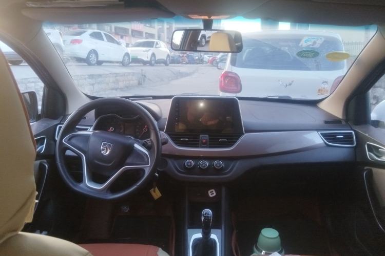 Used Baojun 310W 2017 1.5L Manual Comfort Version China V Center Console