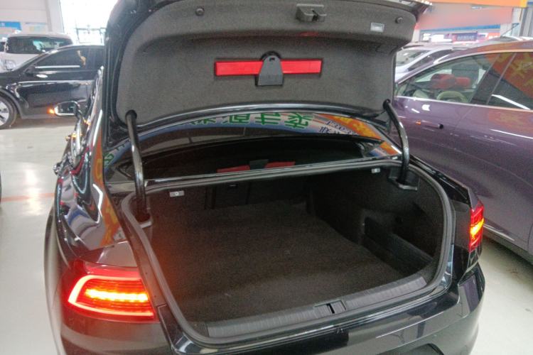 Used Volkswagen Magotan 2018 380TSI DSG Prestige Model Trunk