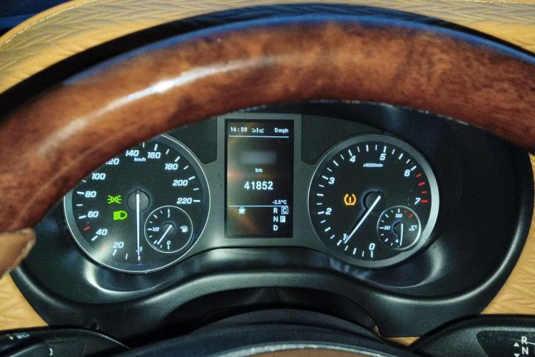 Used Mercedes-Benz Vito 2023 2.0T Business Version 7 Seats Instrument Cluster