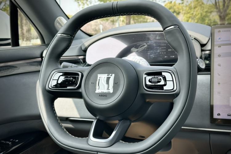 Used Zeekr 7X 2025 100 kWh Long-Range Rear-Wheel Drive with Intelligent Driving Features
