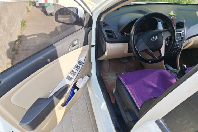 Used Hyundai Verna (older generation) 2016 1.4L Automatic Smart GLS Driver Seat