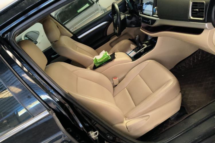 Used Toyota Highlander 2015 2.0T Four-Wheel Drive Elite Edition 7-Seater Right Front Seat