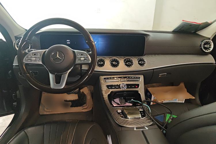 Used Mercedes-Benz CLS 2018 CLS 350 4MATIC Center Console