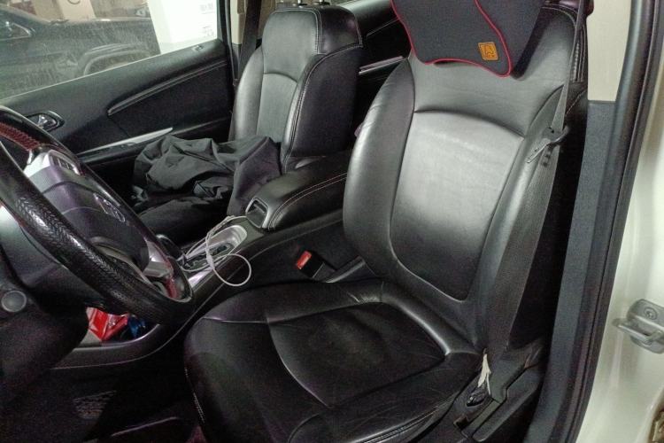 Used Dodge Journey 2013 2.4L Two-Wheel Drive Luxury Version Left Front Seat