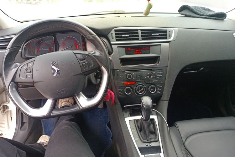 Used DS 5LS 2014 1.8L Elegant Edition VTi140
