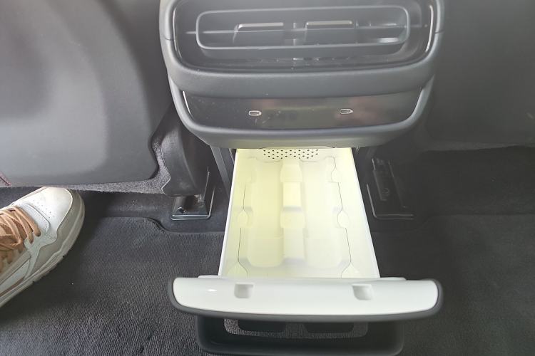 Used Xiaomi Auto SU7 2024 Rear-Drive Long-Range Intelligent Driving Version