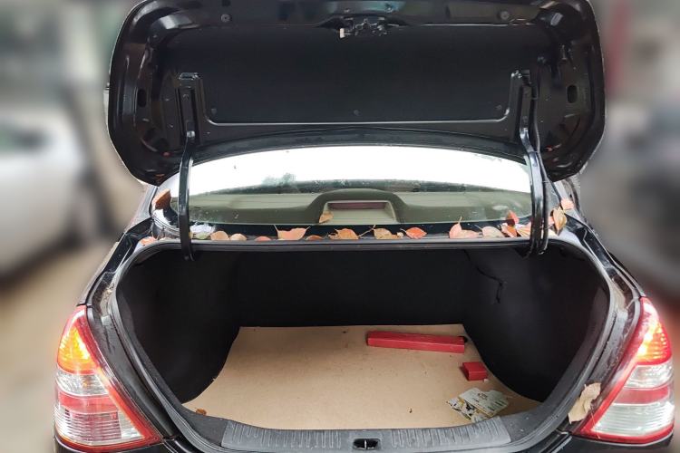 Used Nissan Tiida Sedan 2008 1.6L Manual Fashion Edition Trunk